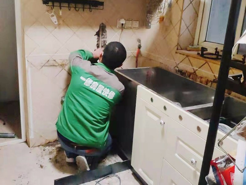  厨房漏水维修技巧分享，如何预防厨房漏水？施工公司